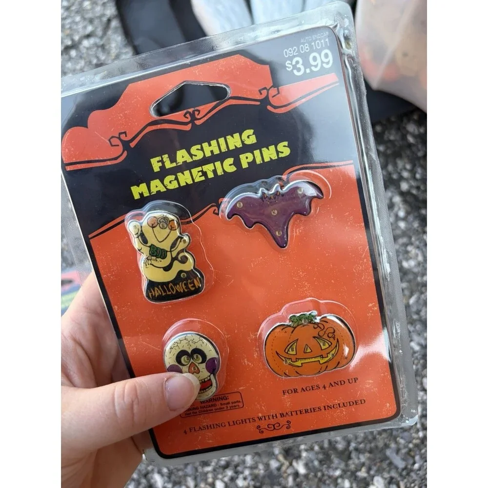 2 2006 Vintage Target 4 Flashing Pin Magnetic Attachment Halloween Decor Pumpkin